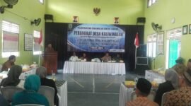 Suasana di aula Pemdes Kaliwinasuh saat acara pengambilan sumpah jabatan dua formasi Kasi Kesra dan Kadus 4 Karang Pucung.(Dok.Pelita News.id)