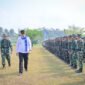 Wakil Bupati Banjarnegara Wachid Jumali, Lc berada di Lapangan Emprit Gantil, Desa Gumelem Wetan, dalam rangka opening TMMD Reguler ke-129.(Dok.Kominfo Bna/Pelita.News.id)