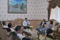 Wakil Bupati Banjarnegara Wahid Jumali, Lc saat berkomunikasi aktiv dengan perwakilan petani kopi di Pringgitan.(Dok.Kominfo Bna./PelitaNews.id)