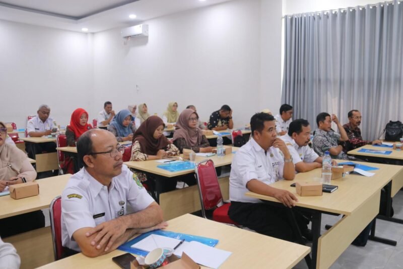 suasana pemaparan Work Shop Insersi pada Ekosistem Pendidikan yang di fasilitasi oleh Disperindagkop UMKM Banjarnegara di gedung PLUT. (Dok.Kominfo Bna./PelitaNews.id)