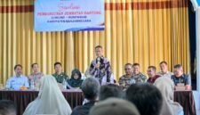 Rofik Hananto DPRRI dari Fraksi PKS selaku Aspirator saat memberikan pemaparan terkait pembangunan akses jembatan lintasan sungai serayu antara Desa Luwung, Kecamatan Rakit dan Desa Gumiwang, Kecamatan Purwonegoro.(Dok.Kominfo Bna/Pelitanews.id)