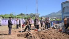Sekda Banjarnegara Hendro Cahyono saat berada di Kecamatan Wanayasa dalam rangka peletakan batu pertama pembangunan Hunian ekslusif.(Dok.Kominfo Bna/Pelita News.id)