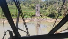 Jembatan Gantung Purwonegoro- Kincang sebagai jalur penghubung warga, nampak kondisi saat ini pasca kerusakan berat.(Dok.Pelita News.id)