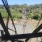 Jembatan Gantung Purwonegoro- Kincang sebagai jalur penghubung warga, nampak kondisi saat ini pasca kerusakan berat.(Dok.Pelita News.id)