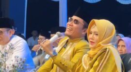 us Miftah meluruskan isu terima uang Rp100 juta di proyek JGSS saat ditanya salah satu jemaah Harlah Ponpes Ora Aji. (Dok. Istimewa)