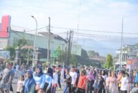 Nampak ribuan warga Banjarnegara rayakan Harkopnas ke -79, dengan jalan sehat pas di depan kodim 0704 Banjarnegara. (Pelita News.id)