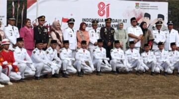 Camat Kelapa Dua Pimpin Upacara pengibaran bendera HUT RI ke-81 tingkat Kecamatan