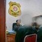 Suasana di Kantor Satpol PP Banjarnegara saat proses pemanggilan dua orang dari kegiatan pencucian pasir putih di Desa Petir dukuh gentan, setelah sidak pada hari Senin,(3/8/2026), nampak Dua orang tersebut sedang di mintai keterangan oleh Sugeng Supriyadi Penyidik Satpol PP Banjarnegara.(Dok.Kominfo BNA/Pelita News id)