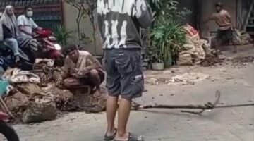 Kabel Tembaga Milik Telkom Diduga Digasak Komplotan Maling Secara Terang-terangan Disiang Hari