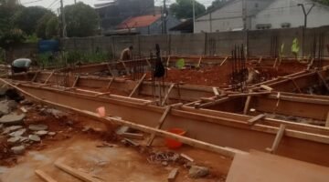 Proyek Lanjutan TRK SMPN 3 Legok Diduga Gunakan Kayu Kaso Bekas, Pengawasan Tidak Berfungsi, Kadisnya Selalu Bungkam