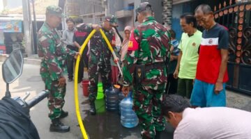 Kodim 0503/JB Salurkan Sedikitnya 5.000 Liter Air Bersih untuk Warga Jakarta Barat