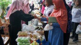 Suasana Gelar Bazar Pasar Murah yang di gelar oleh Pemkab Banjarnegara di seputaran alun-alun.(Dok Kominfo Bna/Pelita New.id)