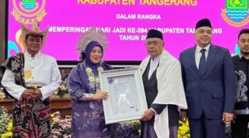 Kado Istimewa Hari Jadi ke-394 Kabupaten Tangerang, Ketua MUI Serahkan Sertifikat ISO 9001:2015 Saat Rapat Paripurna