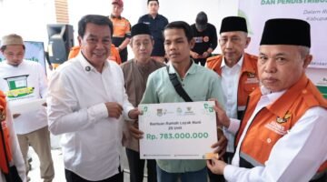 Pemkab Tangerang Bersama Baznas Salurkan Santunan Yatim-Dhuafa dan 80 Gerobak Usaha