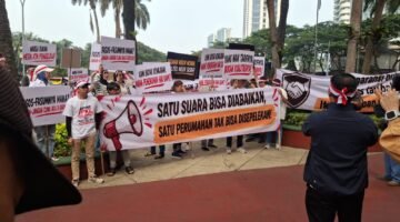 Ratusan Warga Lippo Village Karawaci Minta Janji Pengembang, Saat Aksi Damai Di Depan Kantor TMD Lippo Karawaci