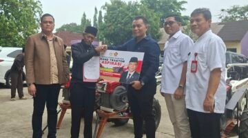 DPC Gerindra Kabupaten Tangerang Salurkan Bantuan Alsitan ke Petani