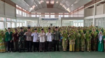 Sesi fhoto bersama segenap pengurus NU bersama Forkompinda Banjarnegara usai Konfercab ke lX Muslimat Banjarnegara di Gedung Aswaja.(Dok.Kominfo Bna/Pelita News.id)