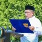 Foto: Hendro Cahyono, Sekda Kabupaten Banjarnegara saat membacakan Amanat Menteri Agama RI saat Acara Apel Peringatan Hari Santri 2026 di Alun-Alun Banjarnegara.(Dok Kominfo Bna/Pelita News.id)