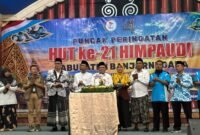 Foto : Nampak Hendro Cahyono Sekda Banjarneg ara, Heling Sujono Ketua PGRI Kabupaten Banjarnegara, Agung Prabowo Kadindikpora Banjarnegara saat berada di moment acara HUT ke 21 HIMPAUDI.(Dok.Kominfo Bna/Pelita News.id)