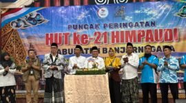 Foto : Nampak Hendro Cahyono Sekda Banjarneg ara, Heling Sujono Ketua PGRI Kabupaten Banjarnegara, Agung Prabowo Kadindikpora Banjarnegara saat berada di moment acara HUT ke 21 HIMPAUDI.(Dok.Kominfo Bna/Pelita News.id)